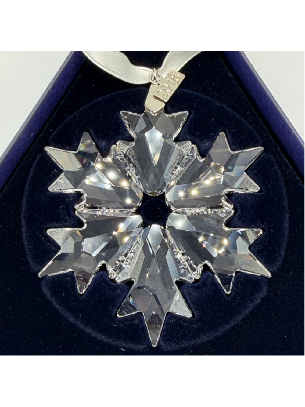 2018 Swarovski Annual Edition Crystal Snowflake Star Ornament 5301575